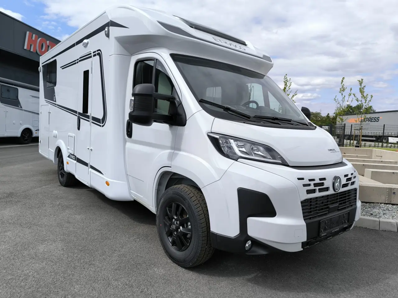 Etrusco T 6900 SB 2025 5-miestny