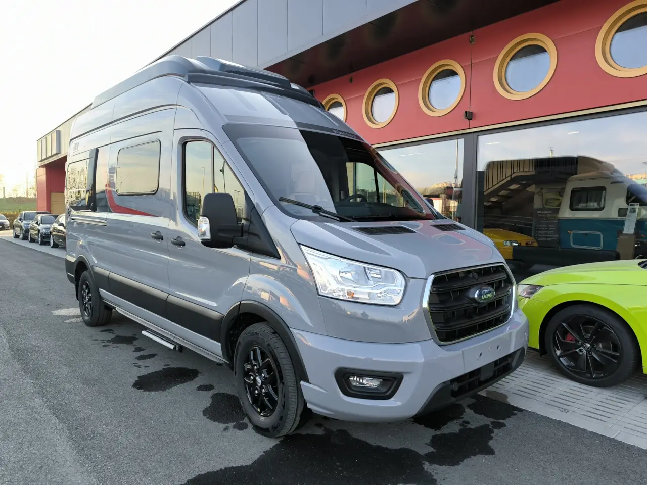 Bürstner Lineo C590 4-miestny s výklopnou strechou